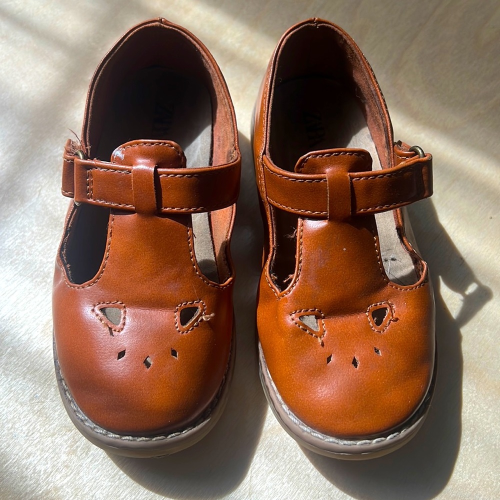 Zara Toddler Leather Shoes, size 24/8